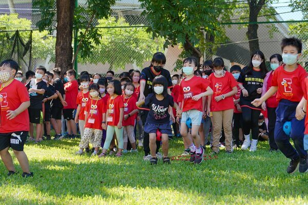 全省唯一免費趣味競賽項目（足球接力賽）：高雄台南最安全專業多元溫馨歡樂水彈場