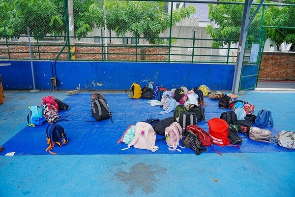 準備帆布放置孩童背包：台南長頸鹿美語歸仁分校2023多元水彈戶外教學活動