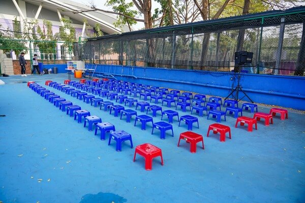 從座椅整齊排列表現出我們的用心：台南應用科技大學網球場
