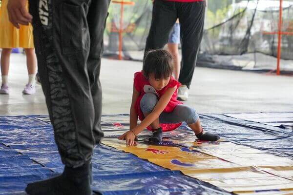 培養反應速度及柔軟度趣味遊戲：熊麻吉活動團隊為國內最頂尖與優質活動商家（公司），專業設計規劃與帶領家庭日、公司競賽、校慶活動、政府活動、戶外教學各項團康遊戲及趣味競賽，所有設備道具租用（出租）均為本公司親自服務