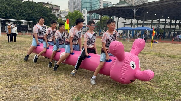 超吸睛的粉紅超跑～陸上行舟趣味競賽（民族國中校慶活動）