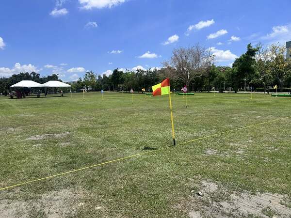 熊麻吉活動團隊完成全台商家中最專業最安全之陸上龍舟趣味競賽場地佈置