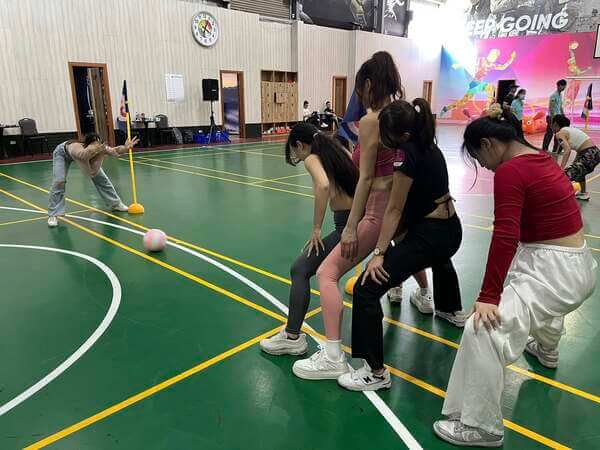 東閃西躲趣味競賽（緻己美學診所公司活動）：可提升團隊合作精神之競賽