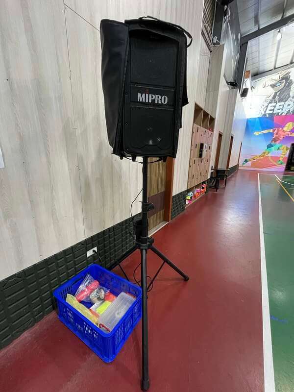 免費提供擴音機及麥克風帶領活動