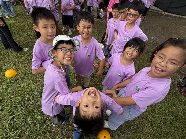 手足之情趣味競賽：緹森美語戶外教學（建立團隊合作）