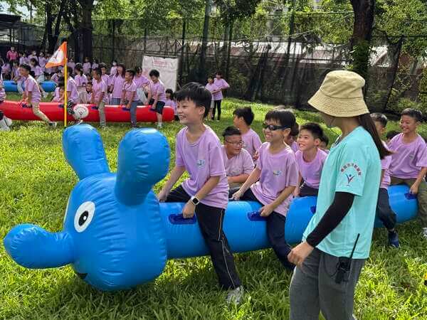 在所有戶外教學場地及商家中，我們就是比別人更多元：陸上行舟趣味競賽