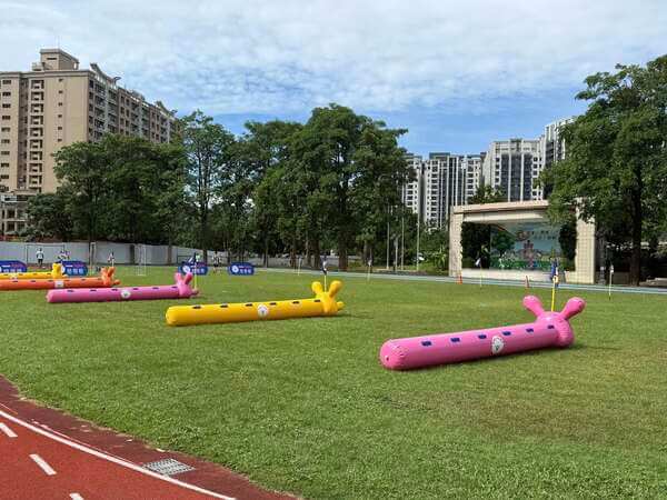 完成毛毛蟲趣味競賽最完善與安全場地佈置 完成毛毛蟲趣味競賽最完善與安全場地佈置