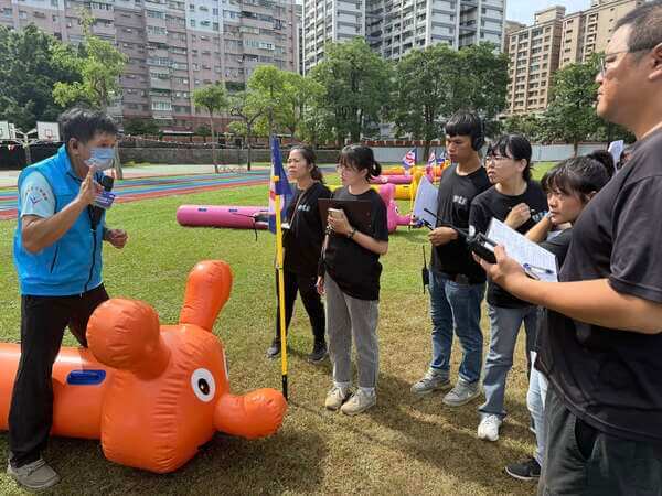 針對公關行銷公司之裁判人員,均由熊教練親自講解比賽規則之事前準備 針對公關行銷公司之裁判人員,均由熊教練親自講解比賽規則之事前準備