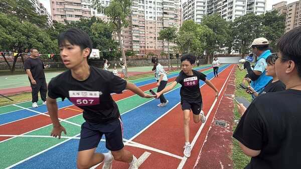 最完美之大隊接力之接棒(泰洲營造公司運動會) 最完美之大隊接力之接棒(泰洲營造公司運動會)