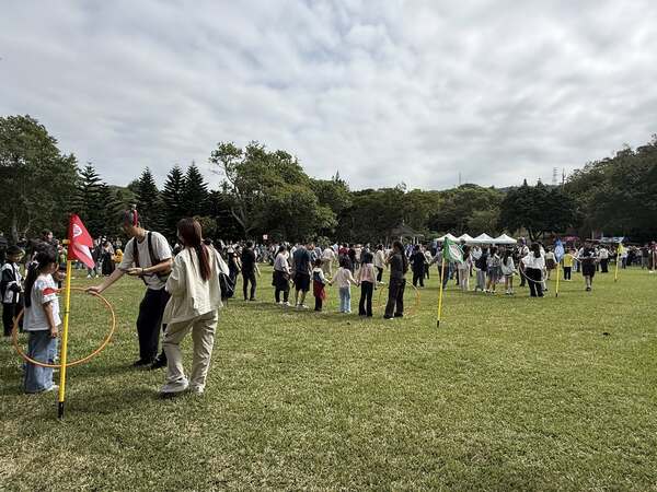 一次八組同時進行場面才夠壯觀與熱鬧！（程曦資訊公司家庭日活動）