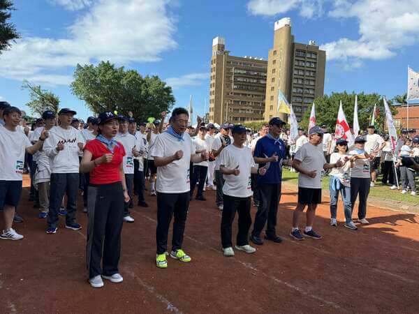 蕭董事長及張院長率領幹部群開跑 蕭董事長及張院長率領幹部群開跑