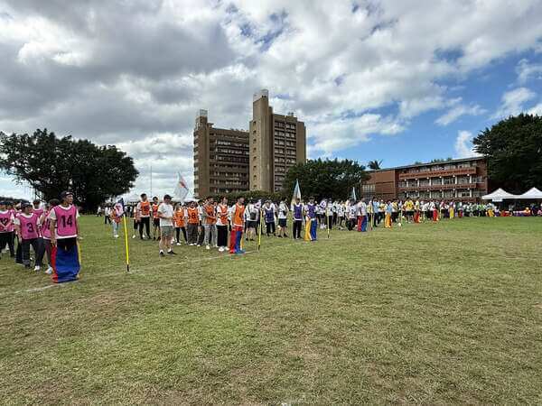 我們是全台唯一可各項競賽一次十二組同時進行之商家（馬偕醫院企業運動會）