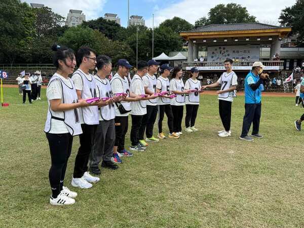 由熊教練邀請隊伍做移動城堡趣味競賽比賽規則講解與技巧示範 由熊教練邀請隊伍做移動城堡趣味競賽比賽規則講解與技巧示範