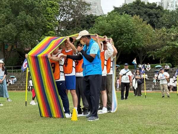 由熊教練邀請隊伍做時來運轉趣味競賽比賽規則講解與技巧示範 由熊教練邀請隊伍做時來運轉趣味競賽比賽規則講解與技巧示範