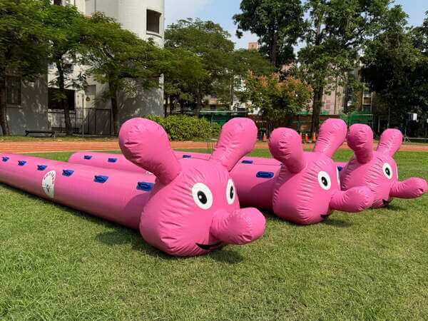 全台唯一客製化毛毛蟲趣味競賽設備準備就緒（高雄女中校慶活動）