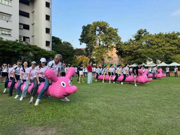 全台最專業與安全之毛毛蟲.陸上行舟趣味競賽（高雄女中校慶活動）