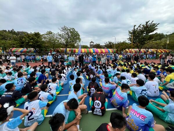 賽前由熊麻吉活動團隊領隊熊教練親自做比賽規則講解及示範