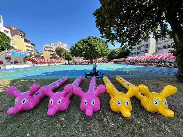 全台唯一客製化最安全充氣毛毛蟲設備