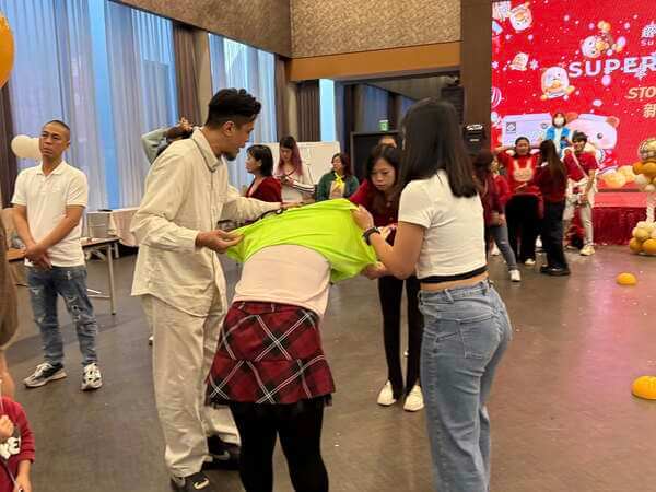 金蟬脫殼團康活動：超級生技集團公司家庭日活動