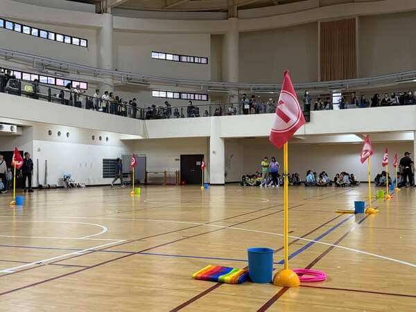 一次可四組（一個年級）趣味競賽之場地佈置