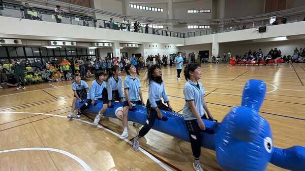 連國小孩童都喜愛的～充氣毛毛蟲趣味競賽（明誠小學校慶活動）