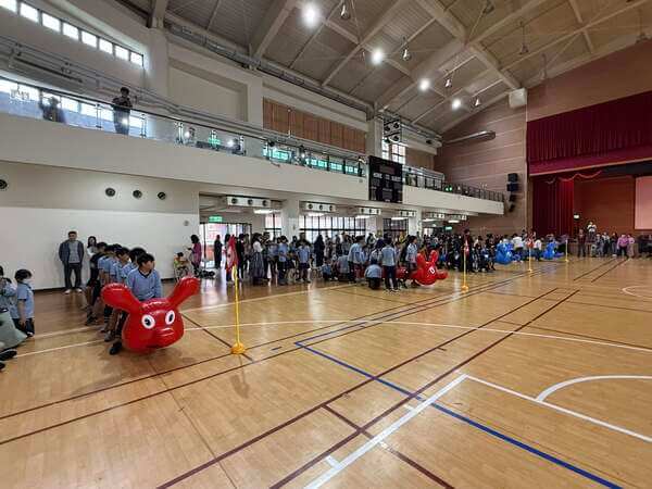 陸上行舟趣味競賽：一次四組同時競賽（明誠小學校慶活動）