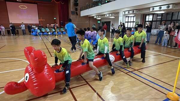 在毛毛蟲趣味競賽中我們的專業是來自於四百多場親自到場帶領服務