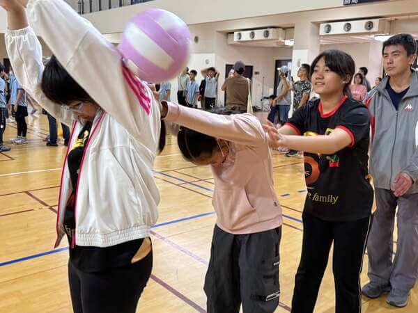 翻山越嶺團康活動：家長也能一起親子互動（明誠小學校慶親子活動）