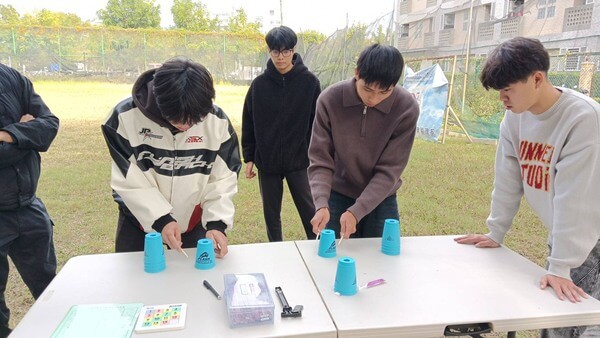 左右逢圓團康遊戲：南應大運休系學生