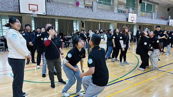 客戶年齡不同比賽方式也不同,一次八組同時比賽(伊甸基金會公司日活動) 客戶年齡不同比賽方式也不同,一次八組同時比賽(伊甸基金會公司日活動)