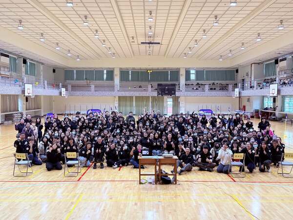 新北伊甸基金會全體人員於競賽前開心大合照 新北伊甸基金會全體人員於競賽前開心大合照