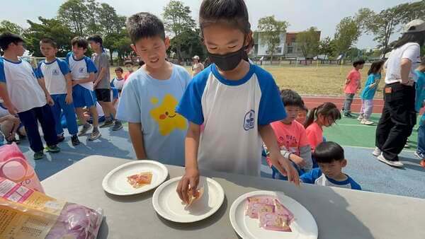 左右不分團康遊戲(國聖國小兒童節活動) 左右不分團康遊戲(國聖國小兒童節活動)