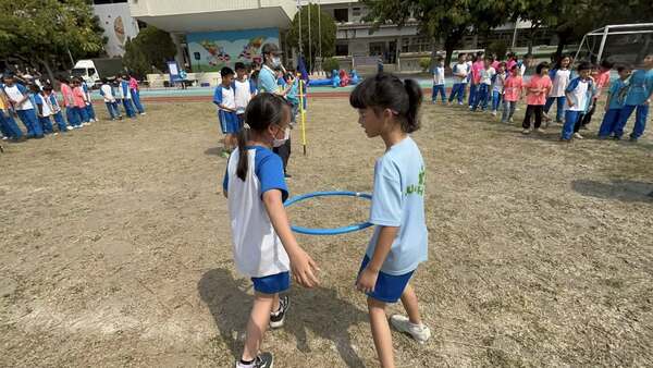 培養雙人默契與合作之競賽活動:牽腸掛肚趣味競賽 培養雙人默契與合作之競賽活動:牽腸掛肚趣味競賽