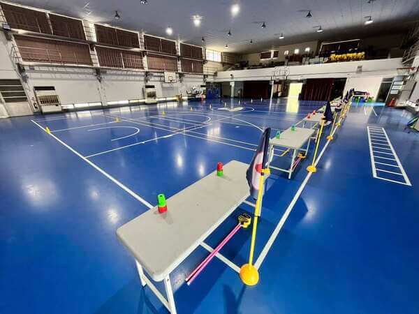 專業與效率就是能準備好一次九個班級同時競賽：室內體育場