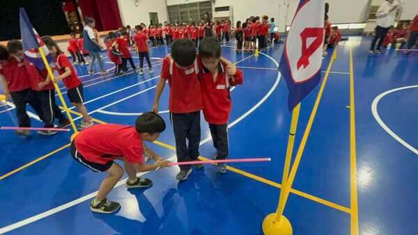 透過遊戲中培養孩子們互相協助之精神：有你有我趣味競賽