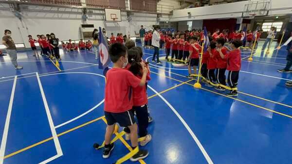 六人制蜈蚣競走趣味競賽：一至三年級