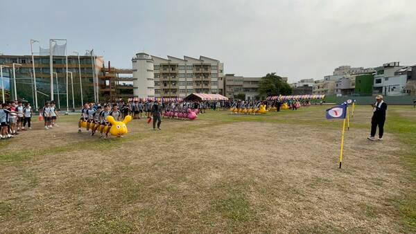 全台充氣毛毛蟲趣味競賽最安全場地佈置及最專業帶領 全台充氣毛毛蟲趣味競賽最安全場地佈置及最專業帶領