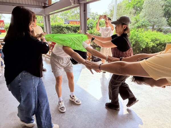 道具簡單卻充滿緊張與刺激感：金蟬脫殼團康活動（永慶不動產家庭日活動）