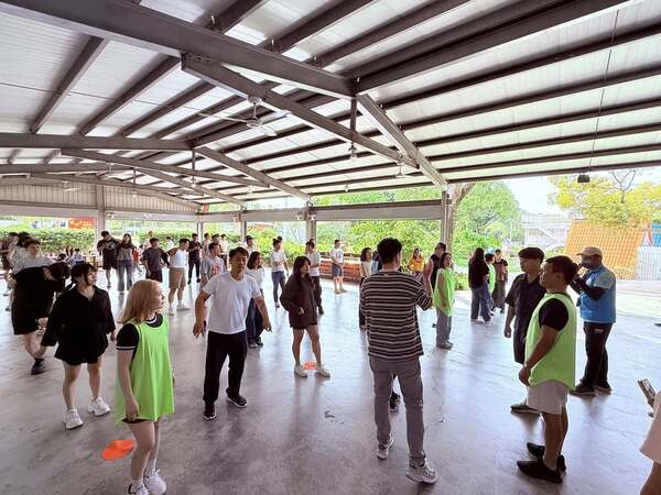 四組一次同競賽才刺激：金蟬脫殼團康活動（永慶不動產家庭日活動）