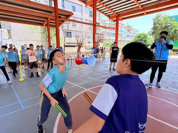 一氣呵成趣味競賽：大華國小畢業班聯歡活動（空中拔河版）