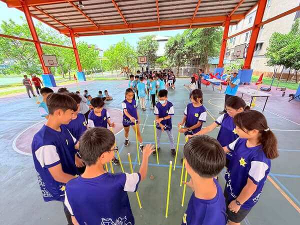 左右橫移團康遊戲：大華國小畢業班聯歡活動