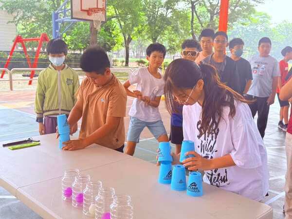 眼明手快團康遊戲：雙人共同合作之活動