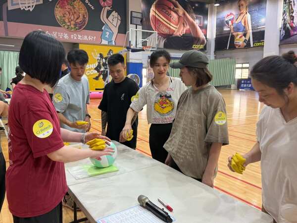 我們設備非常完善健全能提供賽前多組及多人練習：隔空取物團康遊戲