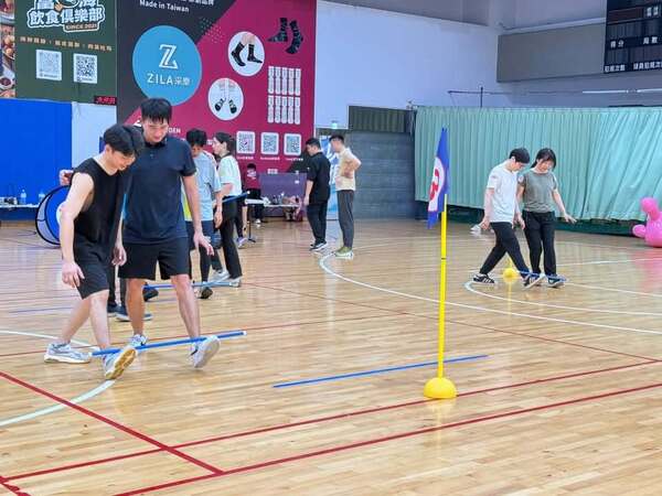 兩人默契培養與建立之遊戲:有你有我趣味競賽(台中南屯運動中心) 兩人默契培養與建立之遊戲:有你有我趣味競賽(台中南屯運動中心)