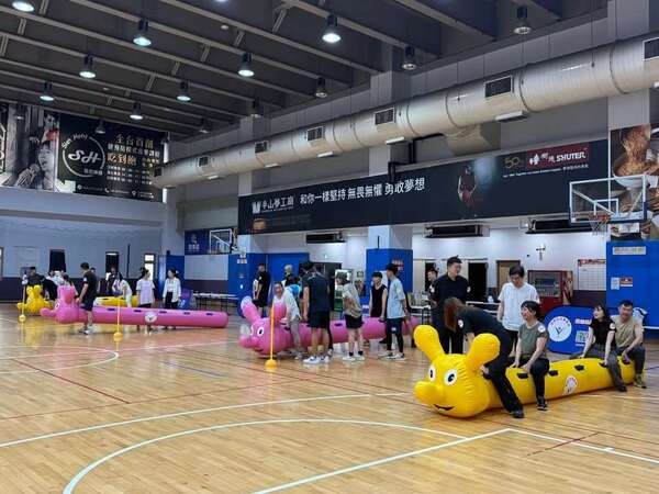 四人制接力之競賽活動:陸上行舟趣味競賽 四人制接力之競賽活動:陸上行舟趣味競賽