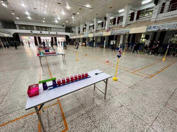 競賽前依照隊伍數量完成場地佈置及設備準備（大甲高工活動中心）