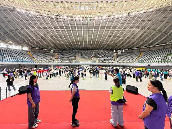 能親自主持帶領、示範講解才是真正具備專業實力商家（領隊熊教練主持）