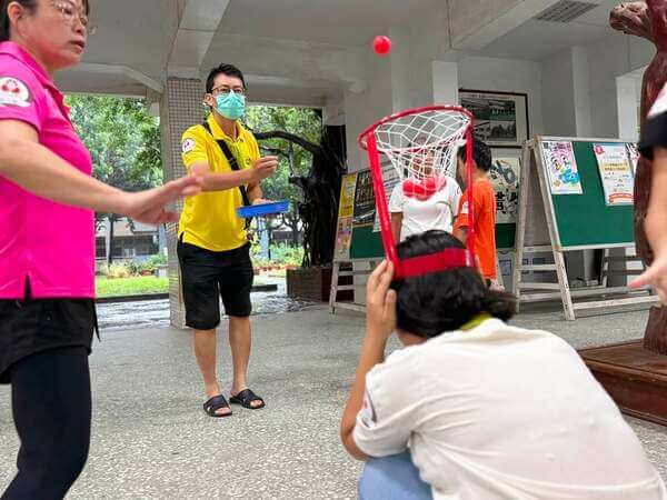 頸上添花團康遊戲：台南新樓醫院祖孫活力家庭日活動（台南復興國中）
