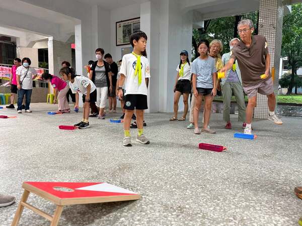 投擲高手團康遊戲：台南新樓醫院祖孫活力家庭日活動（台南復興國中）