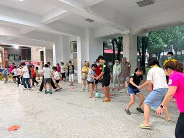 五隊一次同時完成競賽才夠壯觀與刺激：手足之情趣味競賽